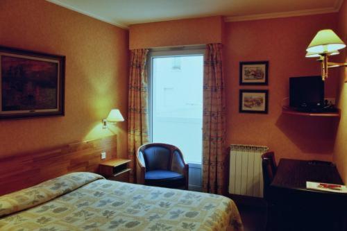 Hotel Sully ノジャン・ル・ロトルー 部屋 写真